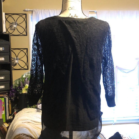 Lucky Brand Sweater, crochet sleeves, Size Med Blk - Picture 3 of 6